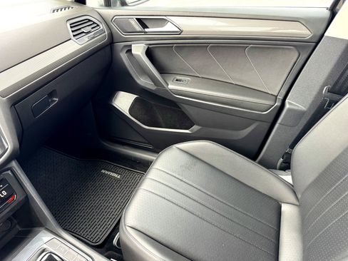 Used 2022 Volkswagen Tiguan SE image 29