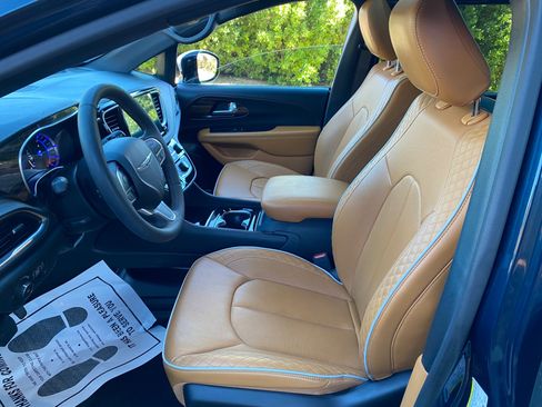 Used 2023 Chrysler Pacifica Pinnacle image 30