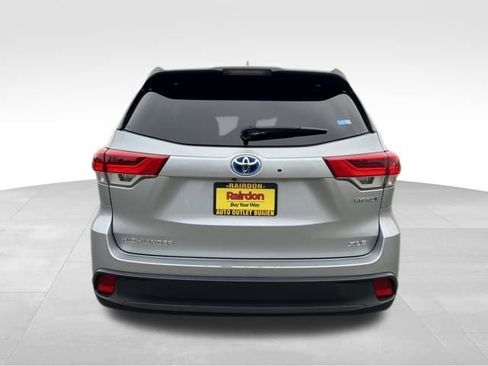 Used 2019 Toyota Highlander XLE image 8
