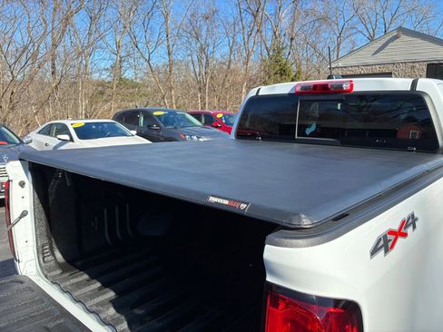 Used 2022 Chevrolet Colorado LT w/ LT Convenience Package image 21