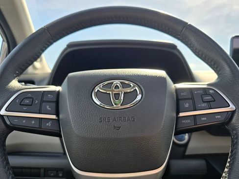 Used 2023 Toyota Sienna XLE w/ XLE Plus Package FWD image 26