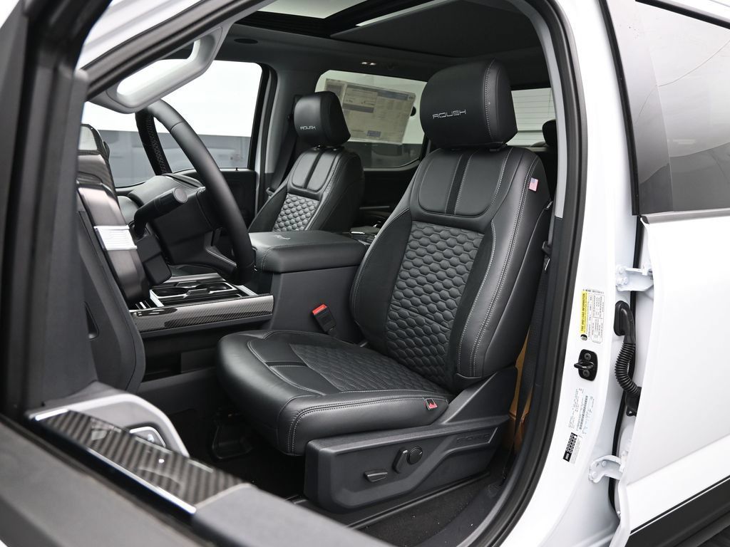 New 2026 Ford F250 Lariat w/ Black Appearance Package AWD/4WD image 8