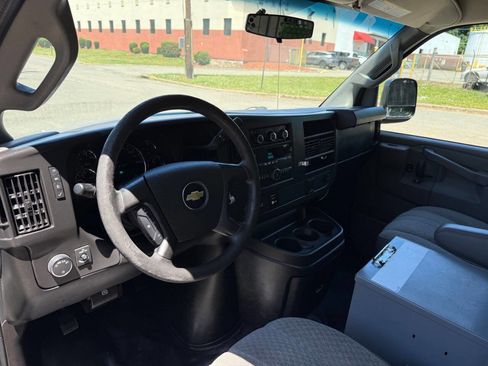 Used 2016 Chevrolet Express 2500 RWD image 9