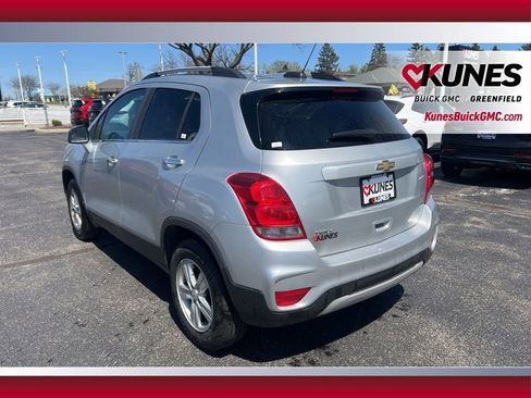 Used 2020 Chevrolet Trax LT w/ LT Convenience Package FWD image 8