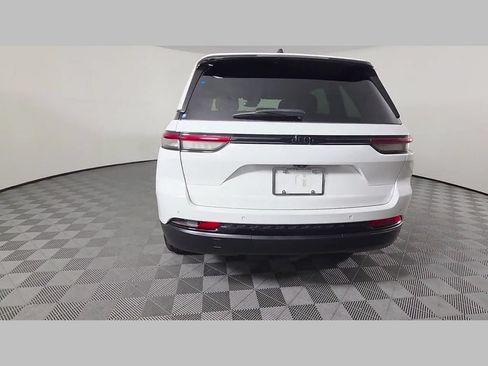 Used 2023 Jeep Grand Cherokee Altitude RWD image 41