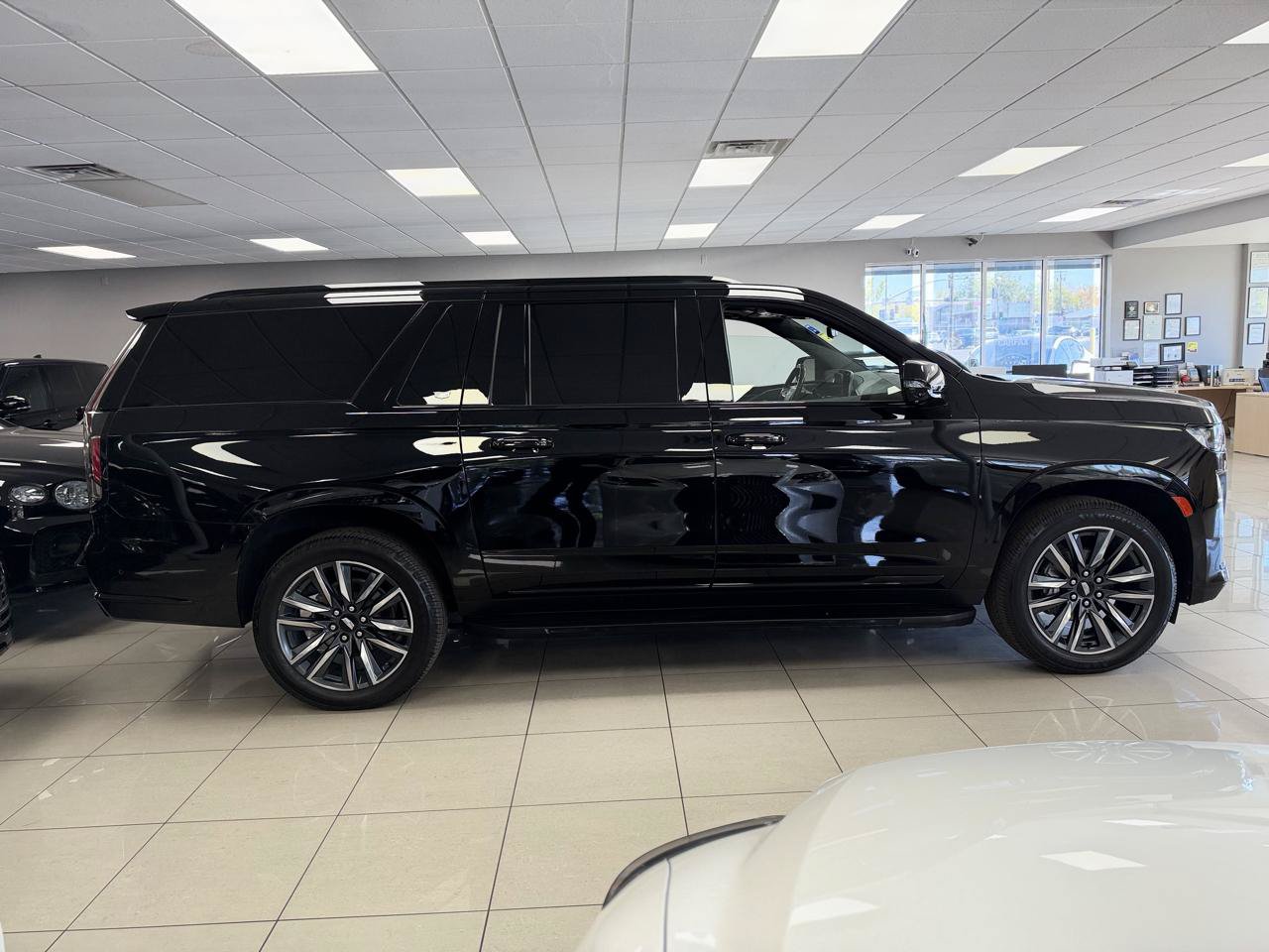 Used 2021 Cadillac Escalade ESV Sport AWD/4WD image 6