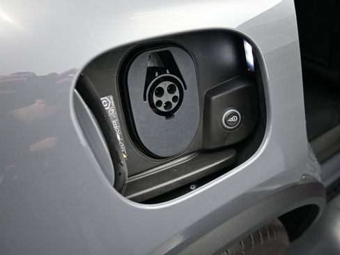 New 2025 Porsche Macan Turbo Electric AWD/4WD image 27