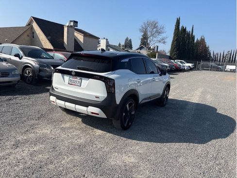 Used 2025 Nissan Kicks SR image 19