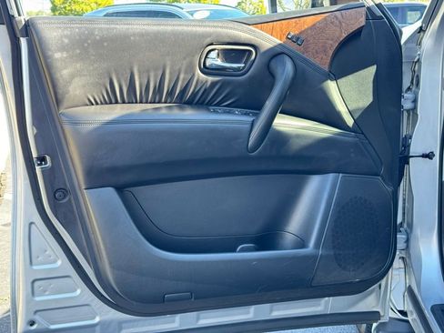 Used 2024 Nissan Armada SL w/ Captain's Chairs Package image 29