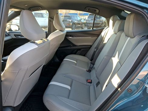 Used 2025 Toyota Camry SE image 10