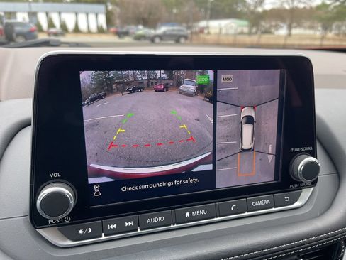 Used 2023 Nissan Rogue SL image 11