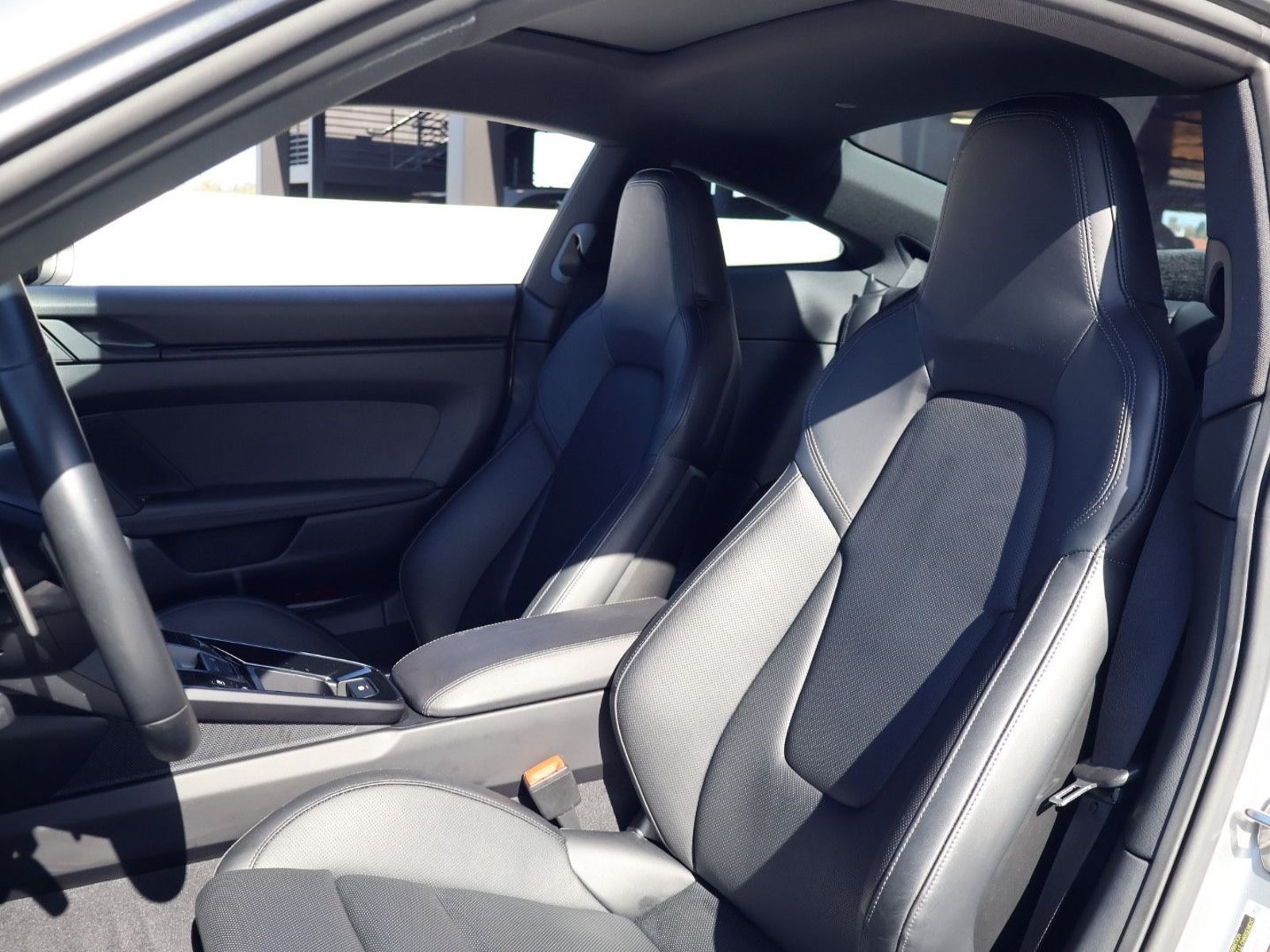Certified 2024 Porsche 911 Carrera RWD image 5