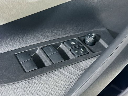 Used 2022 Toyota Corolla LE image 17