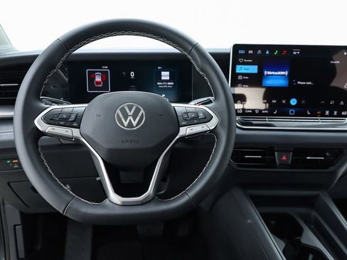 New 2025 Volkswagen Tiguan SE image 20