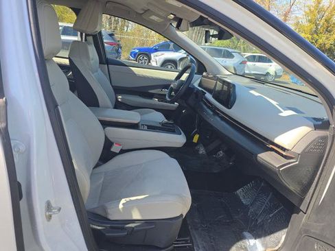 Used 2023 Nissan Ariya AWD image 12