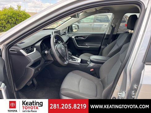 Used 2025 Toyota RAV4 XLE image 15