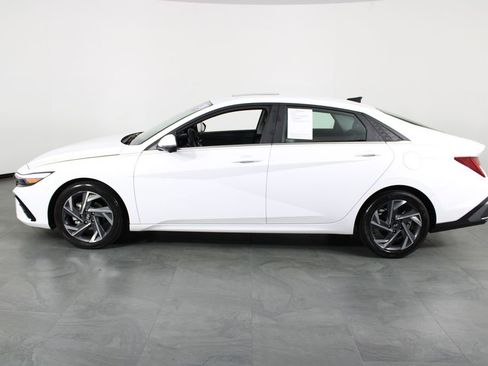 Certified 2024 Hyundai Elantra Limited image 12