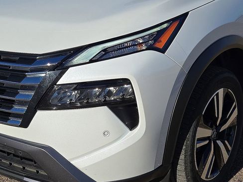 Used 2024 Nissan Rogue SL w/ SL Premium Package image 9