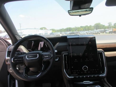 New 2026 GMC Yukon Denali Ultimate AWD/4WD image 14