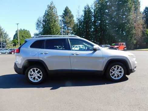 Used 2015 Jeep Cherokee Latitude image 20