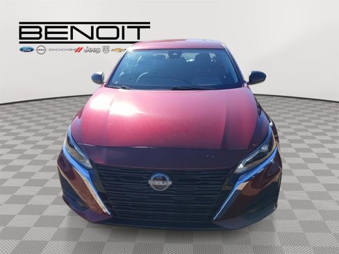 Used 2024 Nissan Altima 2.5 SV image 3