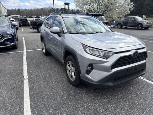 Used 2020 Toyota RAV4 XLE image 2