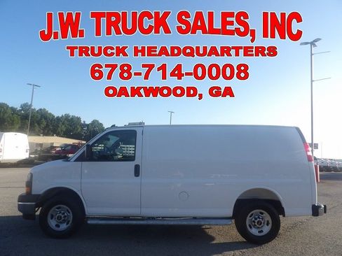 Used 2025 GMC Savana 2500 w/ Driver Convenience Package RWD image 2