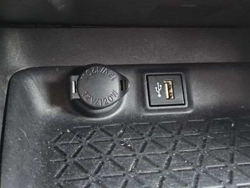 Used 2024 Toyota RAV4 LE FWD image 27