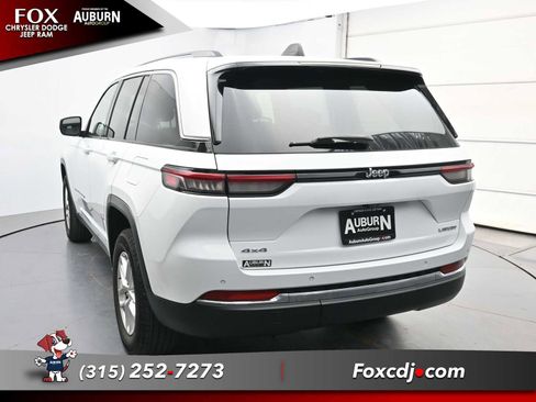 Used 2023 Jeep Grand Cherokee Laredo w/ Luxury Tech Group I AWD/4WD image 13