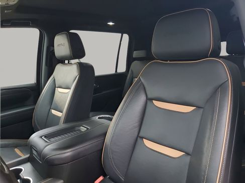 Used 2022 GMC Yukon XL AT4 image 32