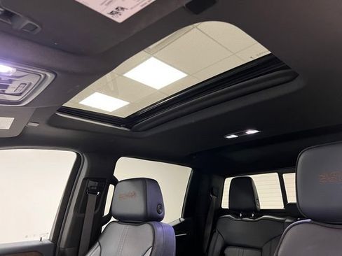 Used 2023 Chevrolet Silverado 1500 High Country w/ High Country Premium Package AWD/4WD image 38