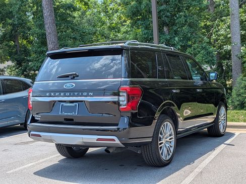 Used 2023 Ford Expedition Platinum AWD/4WD image 3