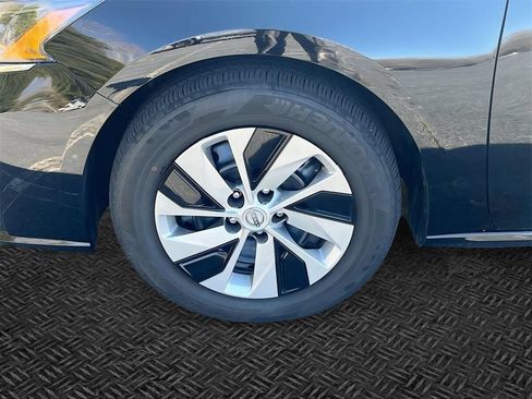 Used 2025 Nissan Altima 2.5 S FWD image 10