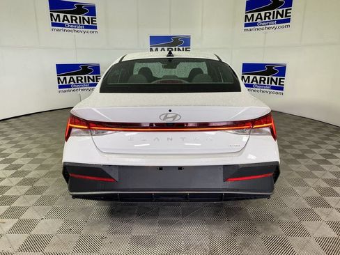 Used 2024 Hyundai Elantra Blue FWD image 17