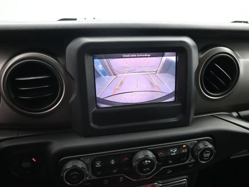 Used 2018 Jeep Wrangler Unlimited Sport S AWD/4WD image 16