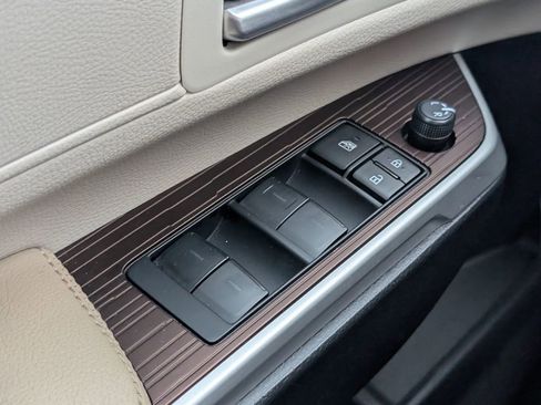 Used 2024 Toyota Sienna XLE image 16