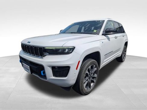 Used 2023 Jeep Grand Cherokee Overland AWD/4WD image 3