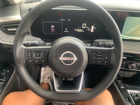 Used 2025 Nissan Kicks SV FWD image 8