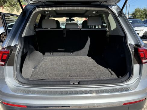 Used 2021 Volkswagen Tiguan SE w/ Panoramic Sunroof Package image 12
