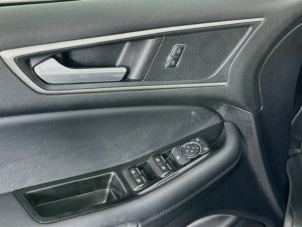 Used 2019 Ford Edge SEL w/ Equipment Group 201A AWD/4WD image 24
