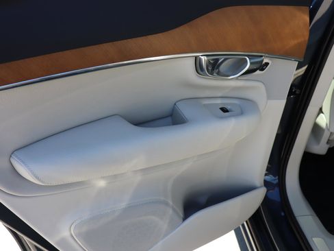 Used 2022 Volvo XC90 T8 Inscription Expression w/ Protection Package image 13