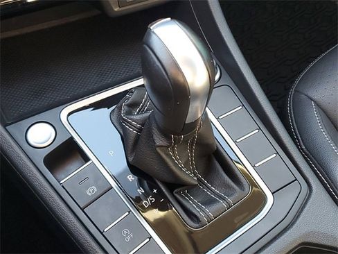 Certified 2021 Volkswagen Jetta SE image 30