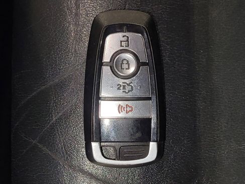 Used 2018 Ford Edge Titanium AWD/4WD image 32
