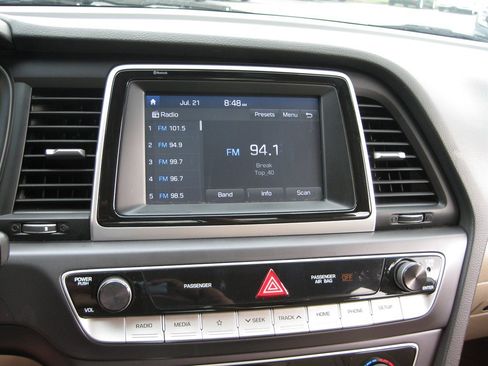 Used 2018 Hyundai Sonata SE FWD image 19