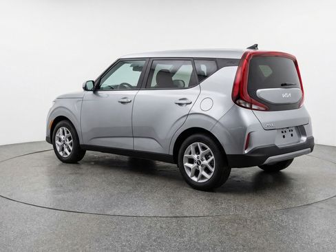 Used 2025 Kia Soul LX w/ LX Technology Package FWD image 6