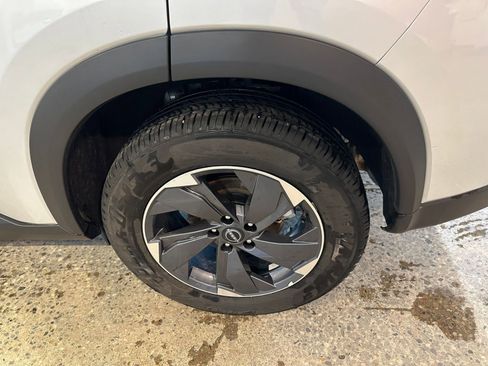 Used 2025 Nissan Rogue SV image 31