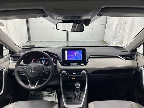 Used 2025 Toyota RAV4 XLE Premium image 40