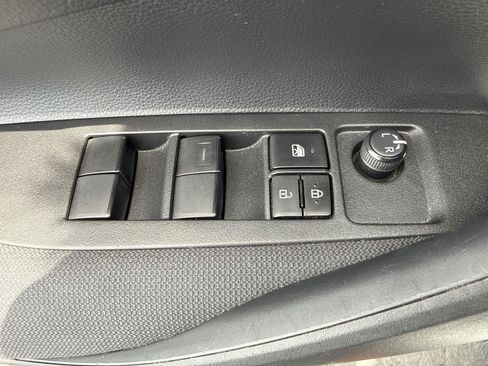 Used 2022 Toyota Corolla LE FWD image 11