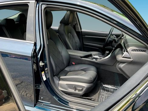 Used 2018 Toyota Camry XLE FWD image 28