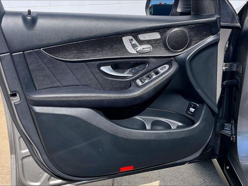 Used 2021 Mercedes-Benz GLC 300 4MATIC image 28
